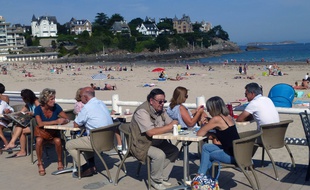 Le tourisme pèse un poids considérable dans l'économie bretonne. Ici à Dinard.