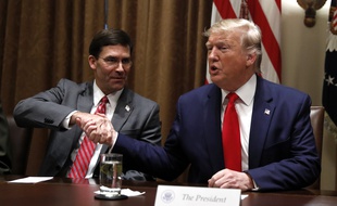 Mark Esper, chef du Pentagone, et Donald Trump