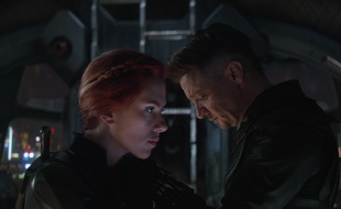 Scarlett Johansson et Jeremy Renner dans Avengers : Endgame de Joe et Anthony Russo