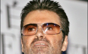 Le chanteur pop britannique George Michael a convenu lundi qu'il avait été arrêté ce week-end à Londres pour détention de drogue, précisant que "comme d'habitude", c'était de (sa) faute.