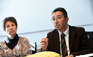 La sœur de Luc Meunier, tué le 12 novembre 2008 par un patient schizophrène de l'hôpital de Saint-Egrève, en Isère, et l'avocat de la famille Hervé Gerbi.