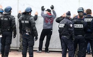 Manifestation anti-migrants à Calais, le 6 février 2016.