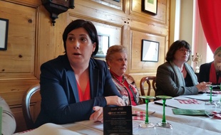 Anne-Pernelle Richardot, Catherine Trautmann et Andrée Buchmann (de gauche à droite) lors de la présentation des colistiers socialistes pour les élections régionales
