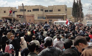 Des Syriens crient liberté lors d'une manifestation dans la région de Dael, près de la ville de Deraa, dans le sud de la Syrie, le 25 mars 2011