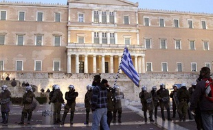 Des manifestants rassemblés devant le parlement grecque, le 12 février 2012