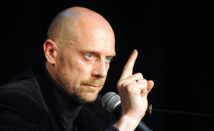 Alain Soral, lors d'une conférence de presse le 4 juin 2009, à Paris.