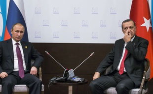 Les présidents russe et turc Vladimir Poutine et Recep Tayyip Erdogan, le 16 novembre 2015 à Antalya, en Turquie.