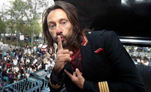 Le DJ Bob Sinclar lors de la 13e édition de la Techno parade, à Paris, le 17 septembre 2011.