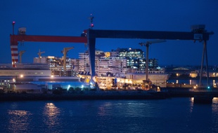 Les chantiers navals STX de Saint-Nazaire.