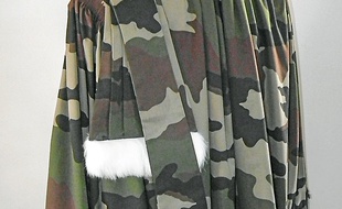 La robe façon camouflage.