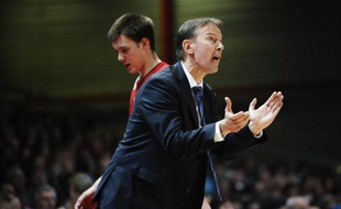 L'entraîneur de Strasbourg (ProA) Vincent Collet, qui est par ailleurs sélectionneur de l'équipe de France messieurs de basket-ball, a annoncé avoir prolongé d'un an son contrat avec la SIG, jusqu'en 2014, mardi lors du point presse organisé pour faire le bilan annuel du club alsacien.