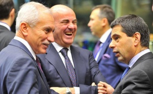 Les ministres européens des Finances sont parvenus jeudi à l'aube à un accord unanime sur la supervision unique des banques de la zone euro, au terme d'un marathon de 14 heures de discussions à Bruxelles.
