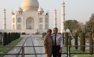 Emmanuel et Brigitte Macron se sont offert une escapade romantique au Taj Mahal durant la visite officielle du chef de l'Etat en Inde.