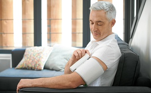 Le tensiomètre connecté Withings permet de prendre soin de sa santé en surveillant ses résultats au quotidien.