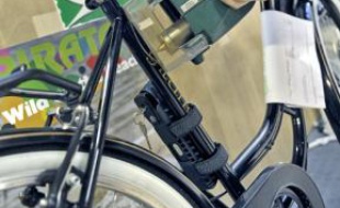 Un numéro est gravé sur le cadre du vélo.