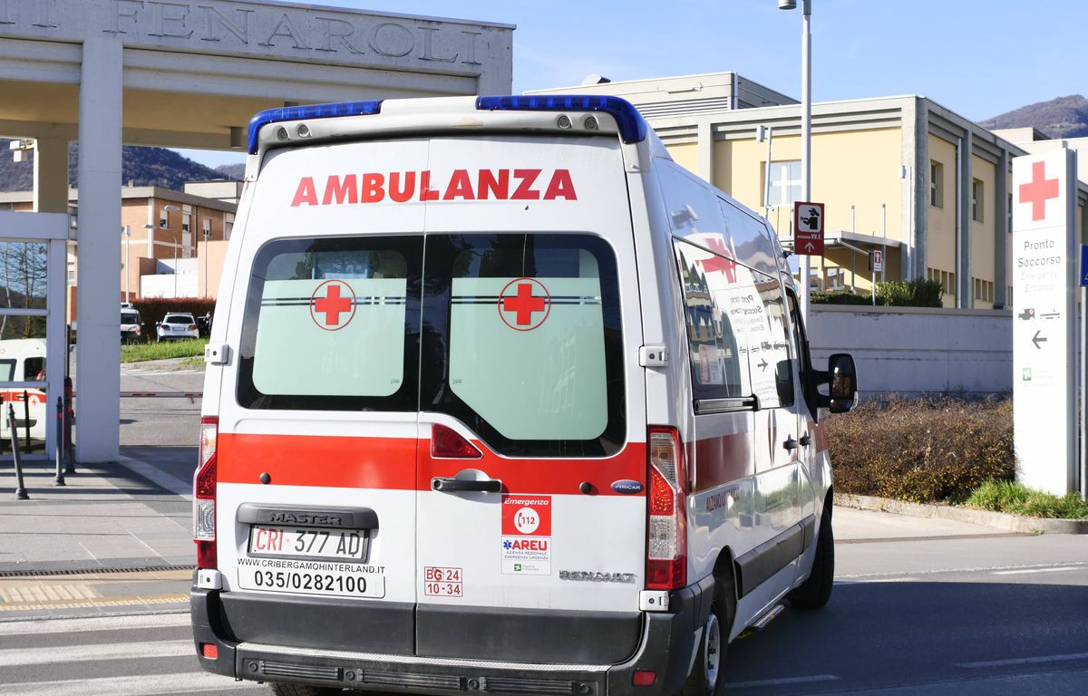 Italie : Un bébé d'un an tombe d'une voiture en marche, détaché par son grand frère de 3 ans