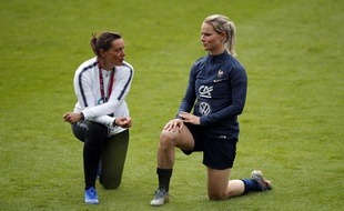 Corinne Diacre et Amandine Henry lors de la Coupe du monde 2019 en France.