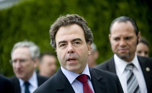 Luc Chatel visite une école élémentaire, le 15 avril 2011.