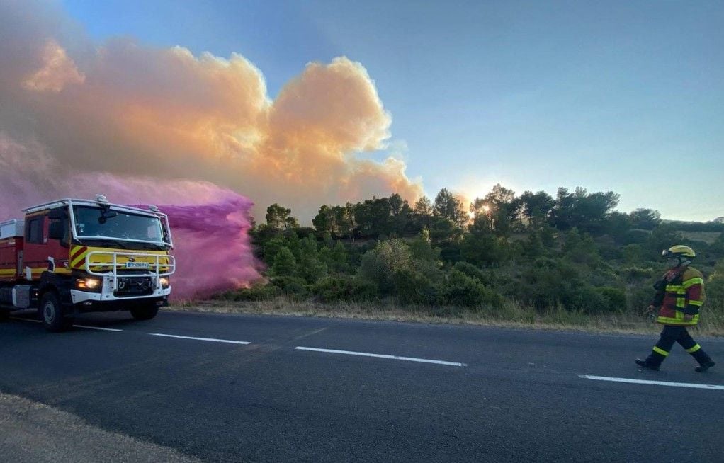 EN DIRECT Incendie dans l'Aude: Le méga feu perd en intensité mais continue de se propager et de faire des dégâts...