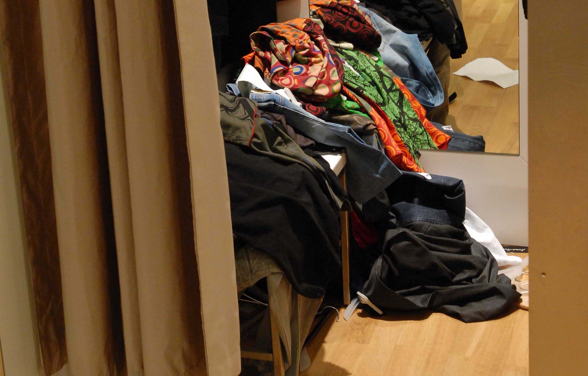 Vosges Le voyeur utilisait un miroir photo