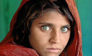 Le portrait a été réalisé par McCurry.