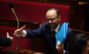 Edouard Philippe tend la main à sa majorité