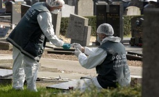 Cinquante et une tombes, sur les trois cents que compte le carré juif du cimetière de Lille-Sud, ont subi des dommages.