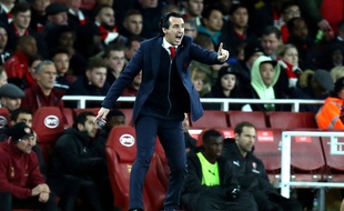 Unai Emery sur le banc d'Arsenal, lors d'un match contre Wolverhampton, le 11 novembre 2018.