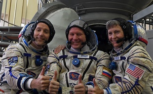 Les astronautes Thomas Pesquet, Oleg Novitsky et Peggy Whitson pendant leur entraînement à Moscou le 25 octobre 2016 avant le décolage prévu pour le 17 novembre.
