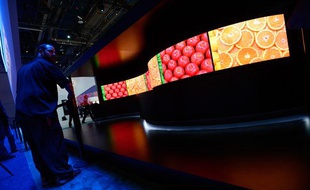 Des téléviseurs 4K incurvés présentés au CES de Las Vegas en janvier 2014.