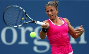 L'Italienne Sara Errani, tête de série N.6, est devenue mercredi la première Italienne à se qualifier pour les demi-finales de l'US Open (ère Open) en battant sa compatriote, meilleure amie et partenaire de double Roberta Vinci (N.20) 6-2, 6-4 en seulement 1h12