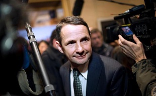 La réorganisation régionale évoquée par François Hollande vise à aboutir à "une quinzaine de régions", contre 22 aujourd'hui en métropole, a annoncé mercredi le député PS Thierry Mandon, codirigeant du conseil de la simplification voulu par le chef de l'Etat.