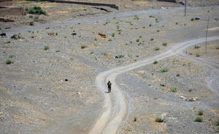 Un soldat pakistanais patrouille à Miranshah le 9 juillet 2014