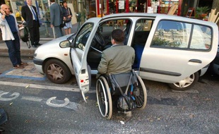 Une dizaine de mesures visent spécifiquement les handicapés