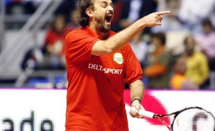 L'ancien joueur de tennis français, Henri Leconte, lors d'un match d'exhibition le 30 novembre 2010 à Belgrade.