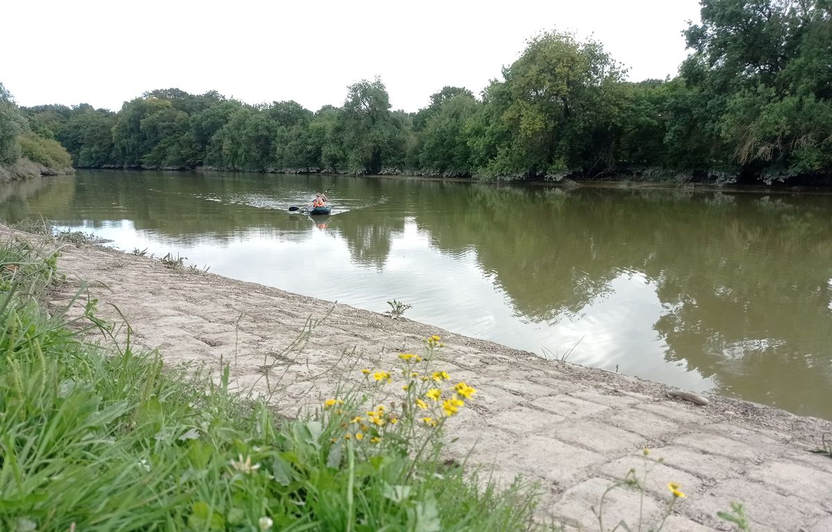 Nantes : Un bateau se retourne en pleine nuit dans la Sèvre, un homme décédé