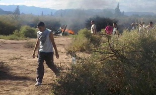 Collision entre deux hélicoptères sur le tournage de l'émission de télé-réalité "Dropped" le 9 mars 2015 près de la Villa Castelli dans la province de La Rioja en Argentine