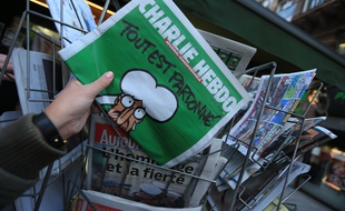 Strasbourg le 14 janvier 2015. Vente du journal satirique Charlie Hebdo. Les kiosques dévalisés en quelques minutes.