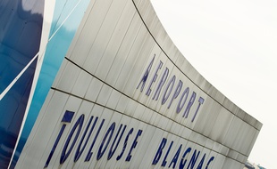 Blagnac, le 18 septembre 2012. La facade de l'aeroport de Toulouse Blagnac.