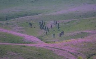 Des Yézidis retrouvent les leurs, en Irak, sur des images de Channel 4.