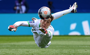 Etienne Green, le gardien de Saint-Etienne, lors du match de Ligue 1 contre le Paris Saint-Germain, le 18 avril 2021 au Parc des Princes.