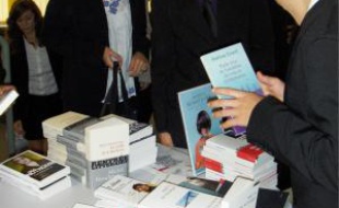Les élèves ont reçu leurs livres vendredi.