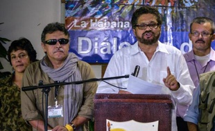 A la veille de la reprise d'un nouveau cycle de négociations de paix à Cuba entre le gouvernement colombien et la guérilla des Farc, les deux parties ont fait des gestes d'ouverture, sur la culture de coca et l'organisation d'un référendum sur un éventuel accord de paix.