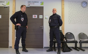Strasbourg, le 12 janvier 2014. - Devant la salle d'audience lors de la comparution d'un Strasbourgeois interpellé pour apologie de l'attentat «Charlie Hebdo».
