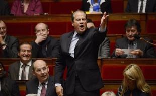 Le gel du barème de l'impôt sur le revenu, excepté pour les plus modestes des contribuables, la nouvelle tranche d'impôt à 45% mais surtout la baisse du plafond du quotient familial, votés jeudi à l'Assemblée nationale, ont donné lieu à de vigoureux débats gauche-droite.