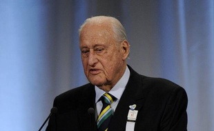 Joao Havelange, 95 ans, président de la Fédération internationale de football (Fifa) de 1974 à 1998 et hospitalisé dimanche à Rio à la suite d'une infection, se trouve toujours dans un "état grave", a indiqué mardi un communiqué de l'hôpital Samaritano.