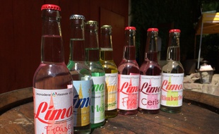 Olwisheim, le 30 juin 2016. - Limo's, limonade artisanale produite en Alsace et aromatisée aux fruits de saison.