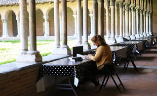 Au sein du cloître du couvent des Jacobins, à Toulouse.