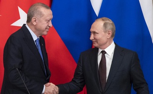 Vladimir Poutine et Recep Tayyip Erdogan lors d'une rencontre à Moscou, le 5 mars 2020.