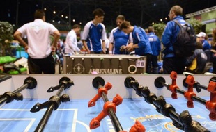 La France a remporté la Coupe du monde messieurs de baby-foot dimanche à Nantes, en battant les USA 3 points à 2, après plus de deux heures et demi de match, tandis que dans l'épreuve féminine, les Allemandes se sont imposées face aux Autrichiennes, a-t-on appris auprès des organisateurs.